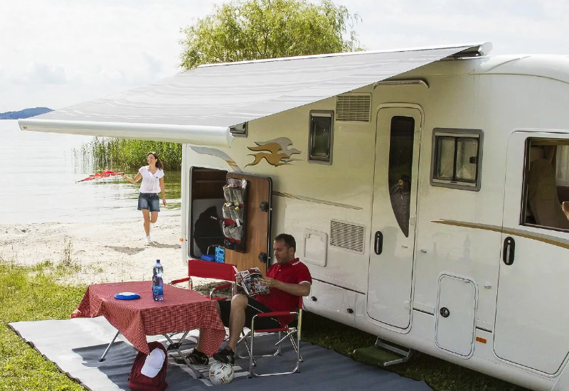 Tendalini per camper, le due grandi marche FIAMMA E THULE