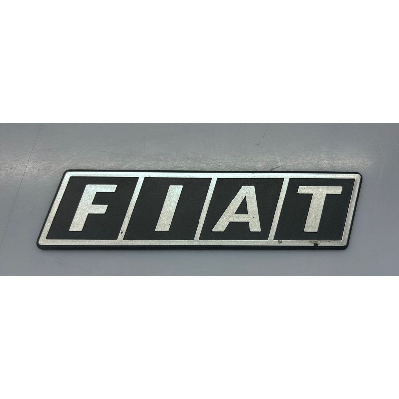 Scritta a rilievo nera FIAT